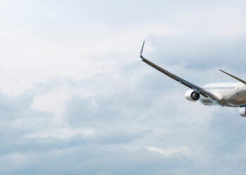 Aereo precipita in mare dopo il decollo: attimi di terrore a Mogadiscio