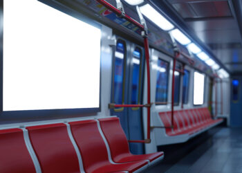 Orrore su un treno: capotreno muore dopo un pestaggio brutale