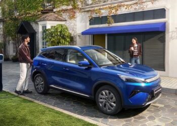 Ricarica in 25 minuti e 0-100 in 3,9 secondi: arriva la nuova BYD ATTO 3 EVO