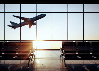 Guerra in Iran e voli più cari: quanto dureranno i rincari e quando conviene prenotare