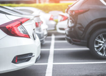 Non risponde al telefono e non va al lavoro: trovato morto nella sua auto