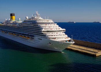 Guerra Iran, italiani bloccati su una crociera a Dubai: “Fateci tornare a casa”