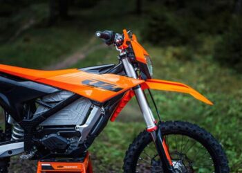KTM FREERIDE E 2027: la nuova enduro elettrica tra prestazioni, leggerezza e accessibilità