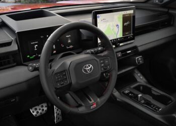 Toyota alza il livello: il nuovo RAV4 arriva con più tecnologia, più autonomia e un look tutto nuovo