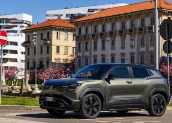 Suzuki e Vitara, debutta il primo SUV 100% elettrico e 100% 4×4 del marchio