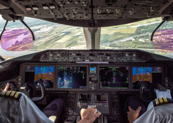 Piloti miagolano in radio durante i voli: scatta l’indagine