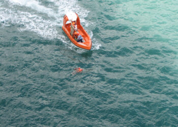 Cinque corpi recuperati nel Mediterraneo da una nave da crociera