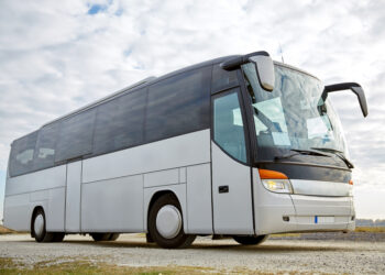 Autista ligure muore travolto dal proprio pullman a Lourdes