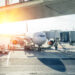 Aereo striscia la coda sulla pista durante il decollo: paura in aeroporto