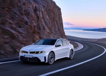 BMW i3 50 xDrive, l’elettrica BMW che promette prestazioni e autonomia da riferimento
