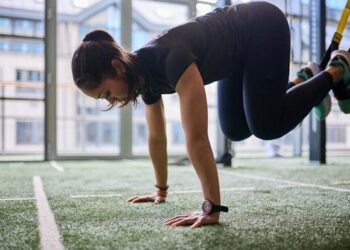 TRX: il workout funzionale che migliora forza, stabilità e mobilità senza sovraccaricare il corpo