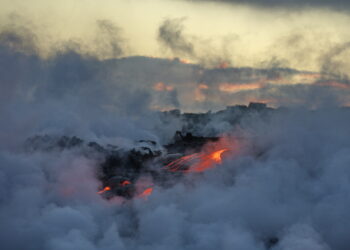 Vulcano Sheveluch, intensa attività eruttiva: nube di cenere fino a 10.700 metri di quota